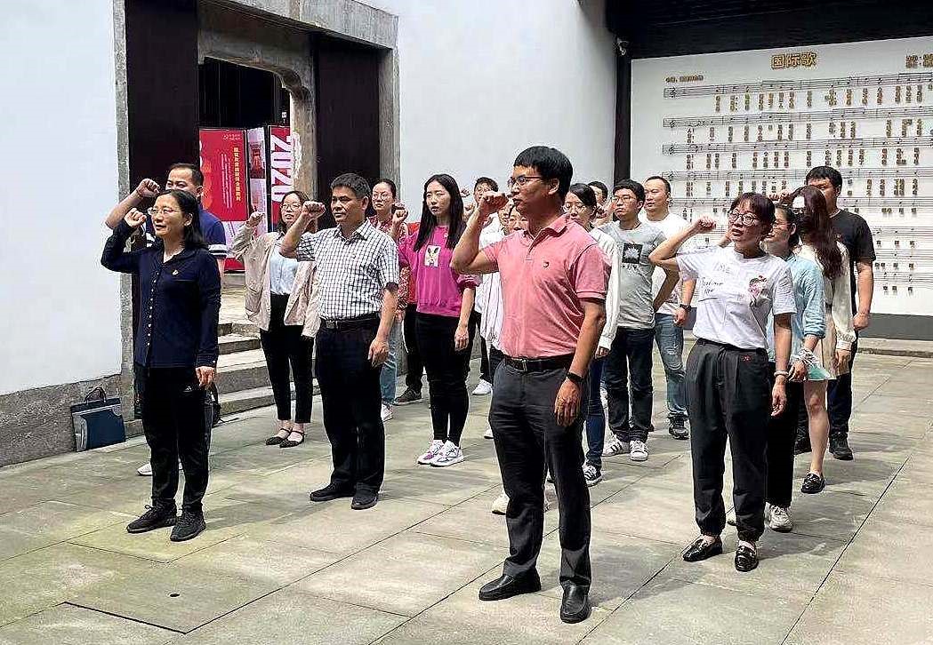 浙茶集團黨委第一、二黨支部赴小營(yíng)江南紅巷開(kāi)展聯(lián)合主題黨日活動(dòng)