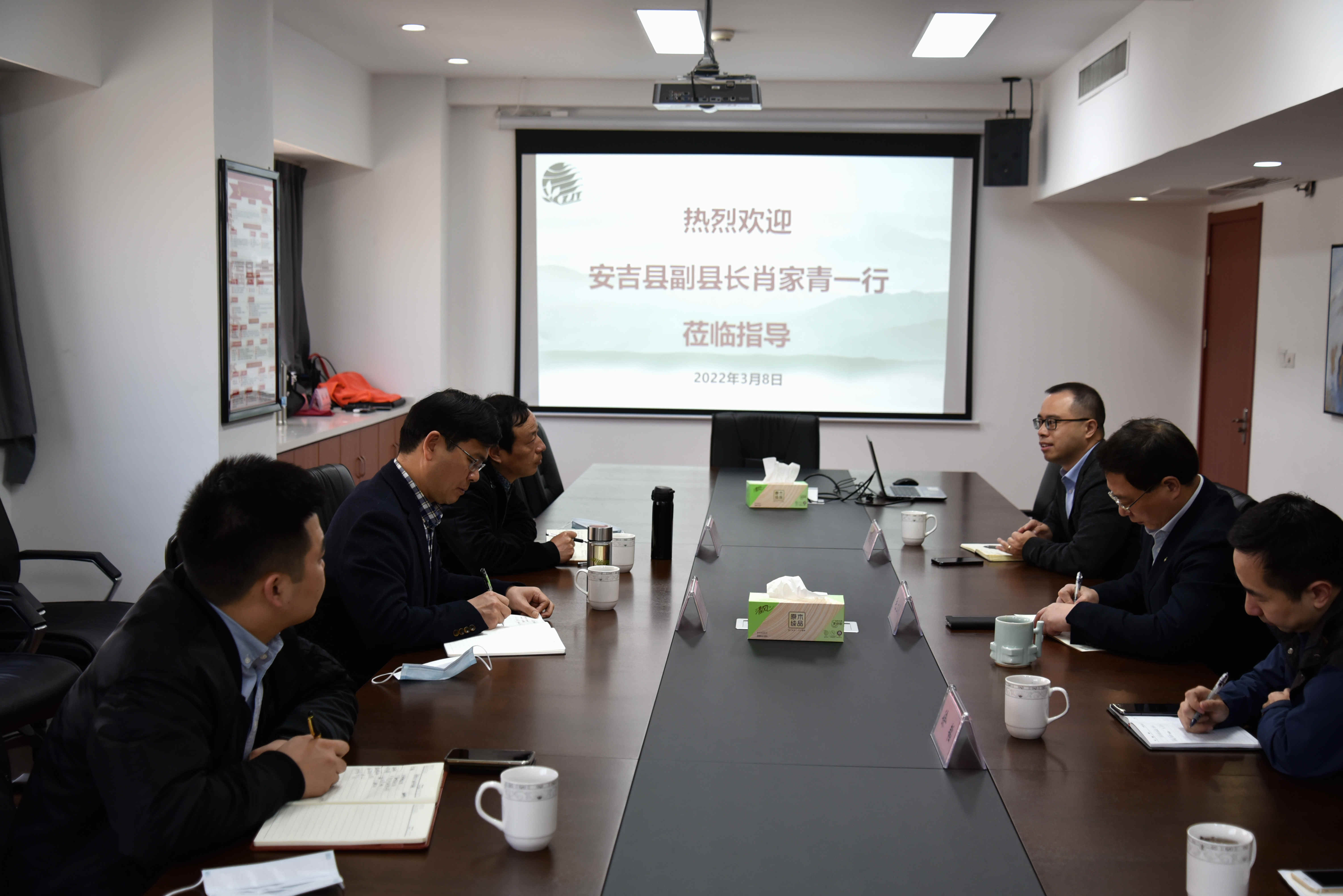 安吉縣副縣長(cháng)肖家青一行到訪(fǎng)浙茶集團商議“白葉一號”茶苗幫扶事宜