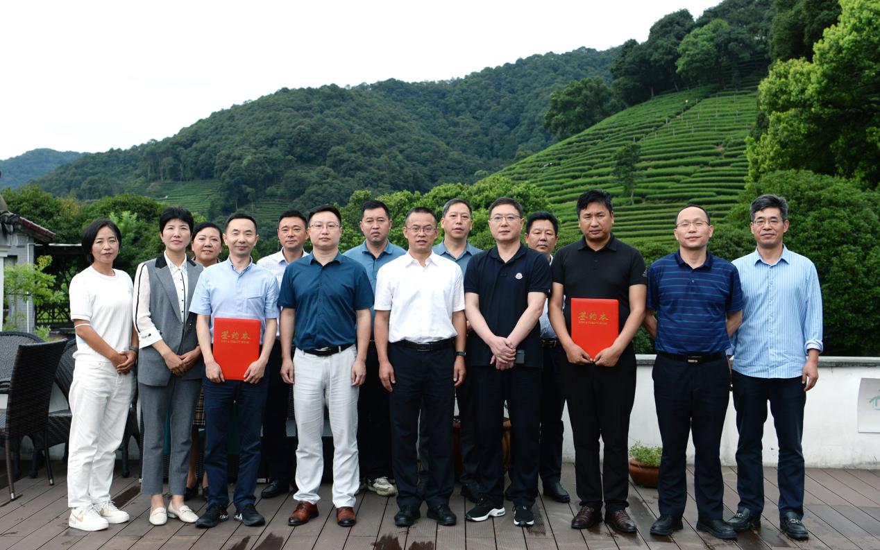 浙茶集團與四川省甘孜州九龍縣簽訂戰略合作協(xié)議